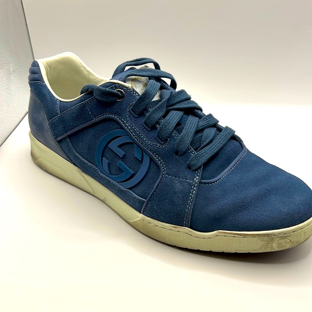 Size 9 Gucci Powder Blue sneaker with with Gucci monogram